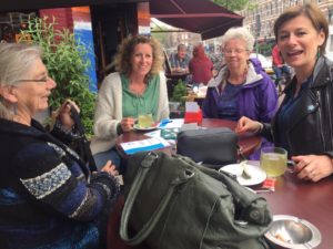 73519507 9Eb2 4547 83C8 Ee0f49676aea 300X225 (1)